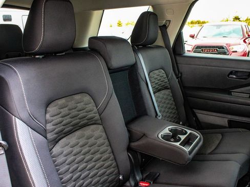 Used 2024 Nissan Pathfinder SV image 39