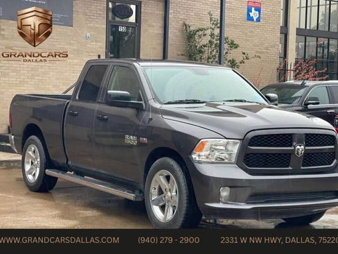 Used 2017 RAM 1500 Express RWD image 2