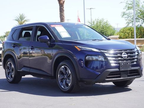 Certified 2025 Nissan Rogue SV FWD image 4