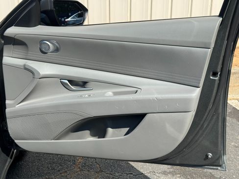 Used 2024 Hyundai Elantra Blue FWD image 40