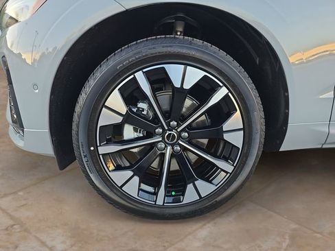 New 2026 Volvo XC60 B5 Plus w/ Protection Package Premier AWD/4WD image 14