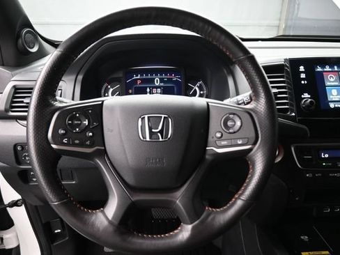 Used 2025 Honda Passport TrailSport image 32