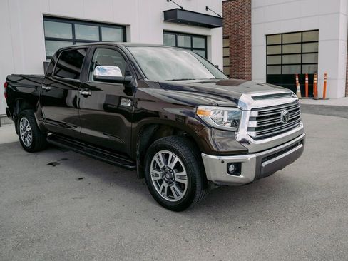 Used 2021 Toyota Tundra 4x4 CrewMax image 4