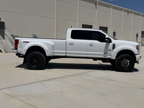 Used 2019 Ford F350 Lariat w/ Lariat Ultimate Package AWD/4WD image 6