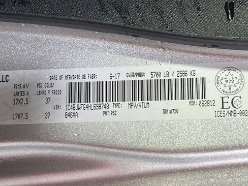 Used 2017 Jeep Wrangler Unlimited Rubicon w/ Dual Top Group image 28