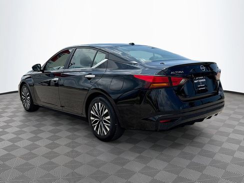 Used 2024 Nissan Altima 2.5 SV FWD image 7