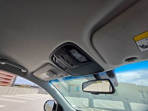 Used 2017 Kia Sorento LX w/ LX Convenience Package image 10