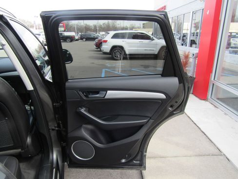 Used 2017 Audi Q5 2.0T Premium Plus w/ Technology Package image 12