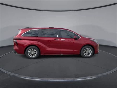 New 2026 Toyota Sienna XLE image 9