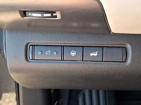 Used 2025 Nissan Pathfinder SL w/ SL Premium Package AWD/4WD image 26