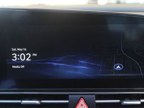 Used 2025 Hyundai Elantra Limited FWD image 19