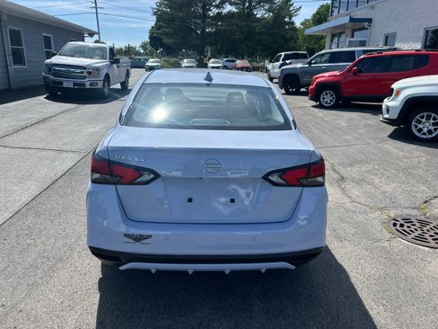 Used 2025 Nissan Versa SV w/ Trunk Package FWD image 4