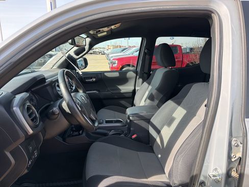 Used 2021 Toyota Tacoma TRD Off-Road w/ Technology Package image 15