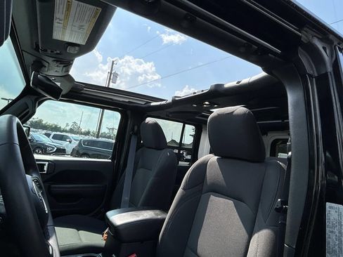Used 2023 Jeep Wrangler Unlimited w/ Sun & Screen Package AWD/4WD image 27