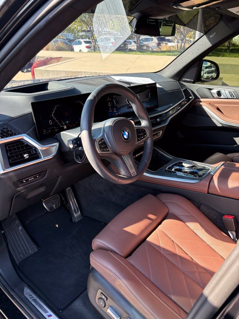 Used 2025 BMW X5 xDrive40i w/ M Sport Package AWD/4WD image 9