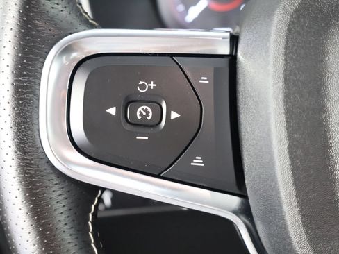 Used 2021 Volvo XC40 T5 R-Design w/ Advanced Package AWD/4WD image 35