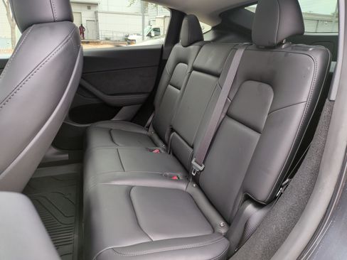 Used 2024 Tesla Model Y Long Range image 33