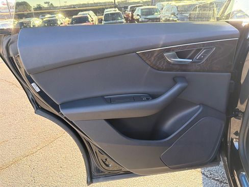 Used 2019 Audi Q8 Premium w/ Convenience Package image 22