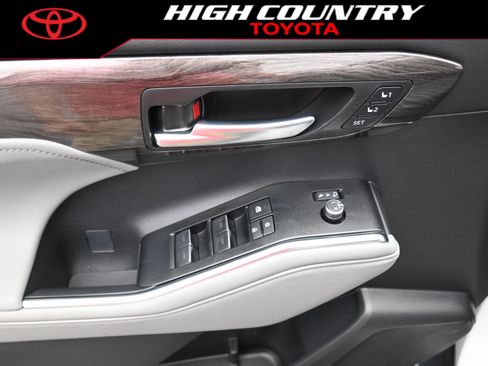 New 2026 Toyota Highlander Limited AWD/4WD image 14