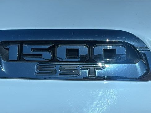 Used 2025 RAM 1500 Laramie AWD/4WD image 10