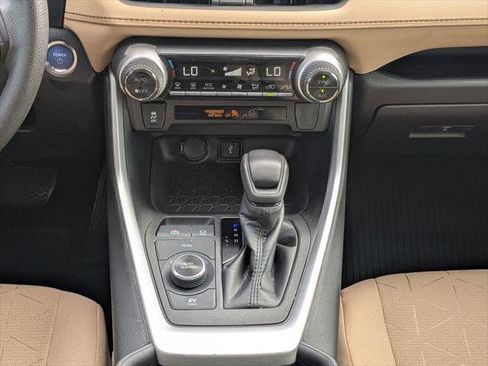 Certified 2022 Toyota RAV4 XLE w/ Convenience Package image 17