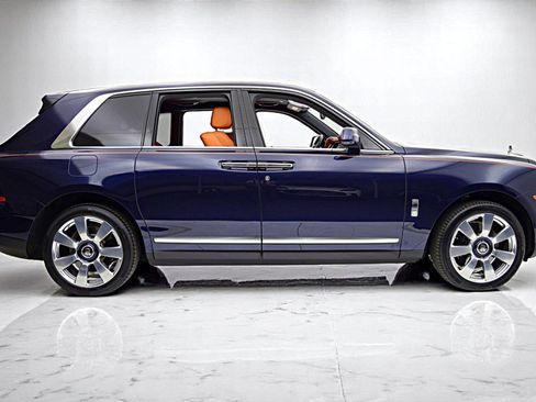 Used 2025 Rolls-Royce Cullinan AWD/4WD image 18