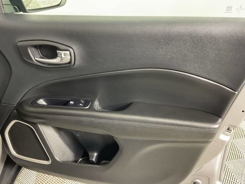 Used 2019 Jeep Compass Latitude AWD/4WD image 23