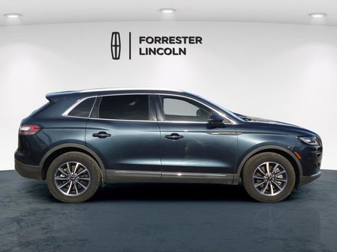 Used 2022 Lincoln Nautilus AWD image 2