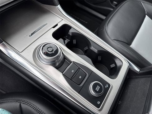 Used 2022 Ford Explorer XLT w/ Equipment Group 202A image 32