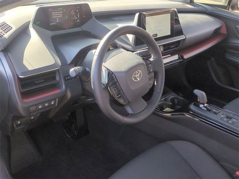 Used 2025 Toyota Prius Plug-In Hybrid image 13