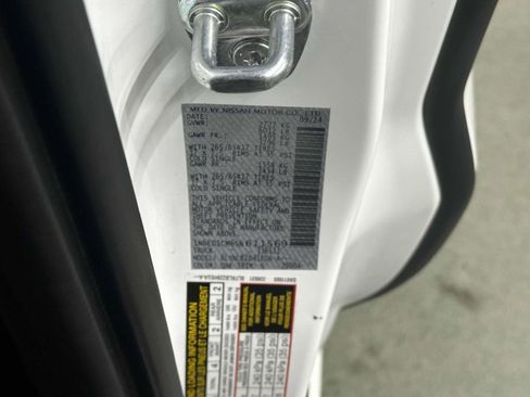 Used 2025 Nissan Frontier SV image 17