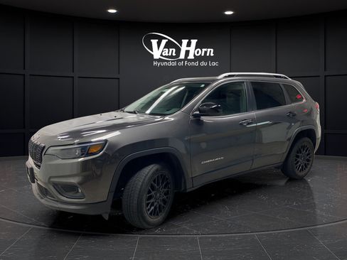 Used 2019 Jeep Cherokee Latitude Plus w/ Cold Weather Group AWD/4WD image 3