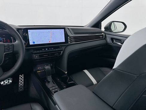 Used 2025 Toyota Camry SE image 24