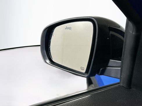 Used 2025 Jeep Compass Limited AWD/4WD image 16