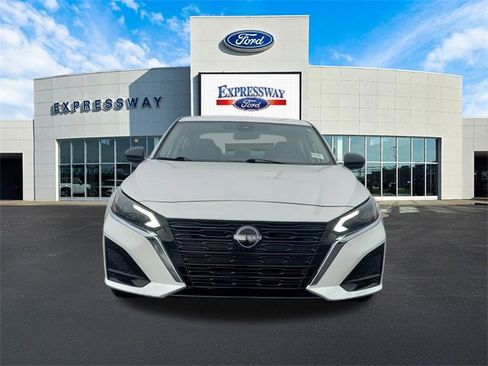 Used 2024 Nissan Altima 2.5 SV image 3