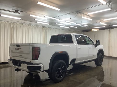 Used 2024 GMC Sierra 2500 AT4 w/ Technology Package AWD/4WD image 5