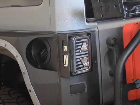 Used 2018 Jeep Wrangler Unlimited Sport S image 30