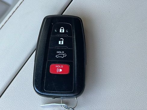 Used 2021 Toyota Highlander XLE AWD/4WD image 26
