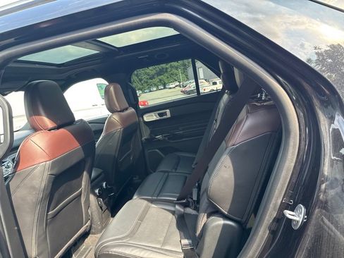 Used 2023 Ford Explorer Platinum w/ Technology Package AWD/4WD image 10