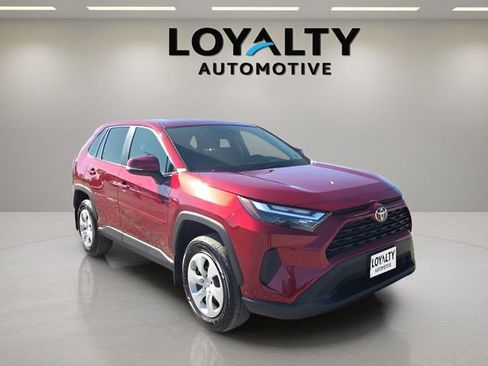 Used 2025 Toyota RAV4 LE image 7