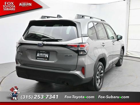 Used 2025 Subaru Forester Premium image 4