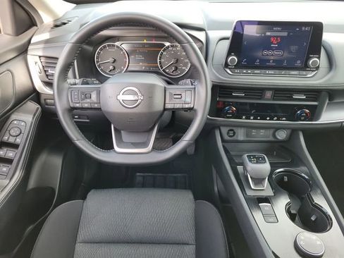 Used 2025 Nissan Rogue SV AWD/4WD image 9