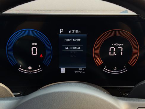 Used 2025 Hyundai Kona SEL AWD/4WD image 17