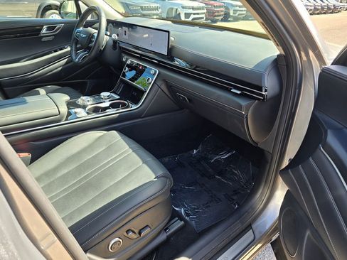 Used 2025 Genesis GV80 2.5T Standard AWD/4WD image 32