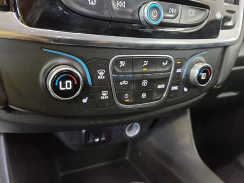 Used 2020 Chevrolet Traverse LT image 31