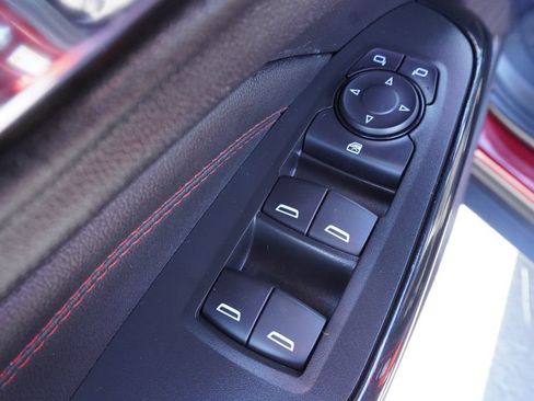 Used 2025 Chevrolet Trax RS w/ Sunroof Package FWD image 16