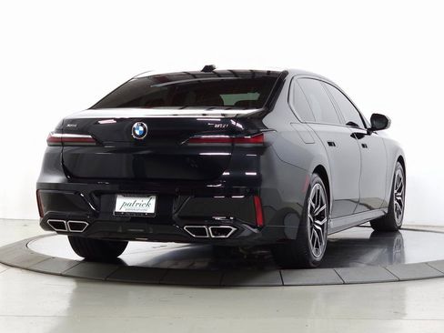 Used 2025 BMW 760i xDrive w/ Executive Package image 12