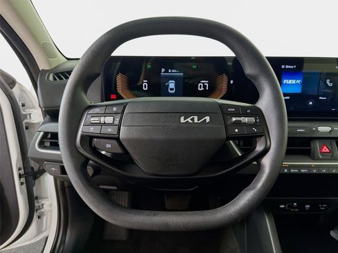 Certified 2025 Kia K4 FWD image 12