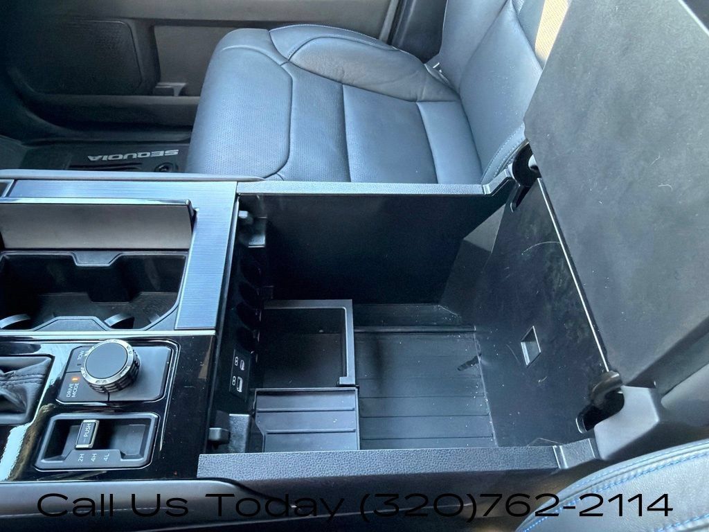 Used 2026 Toyota Sequoia Platinum AWD/4WD image 30