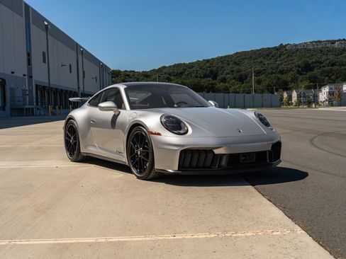 Used 2026 Porsche 911 Carrera 4 GTS AWD/4WD image 4